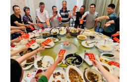 Company celebrates employee's birthday，Heart to heart communication